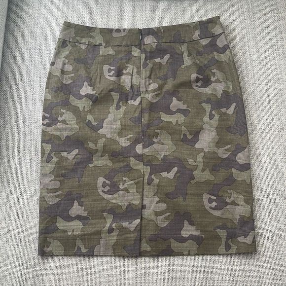 Banana Republic Camouflage Pencil Skirt - Picture 4 of 6